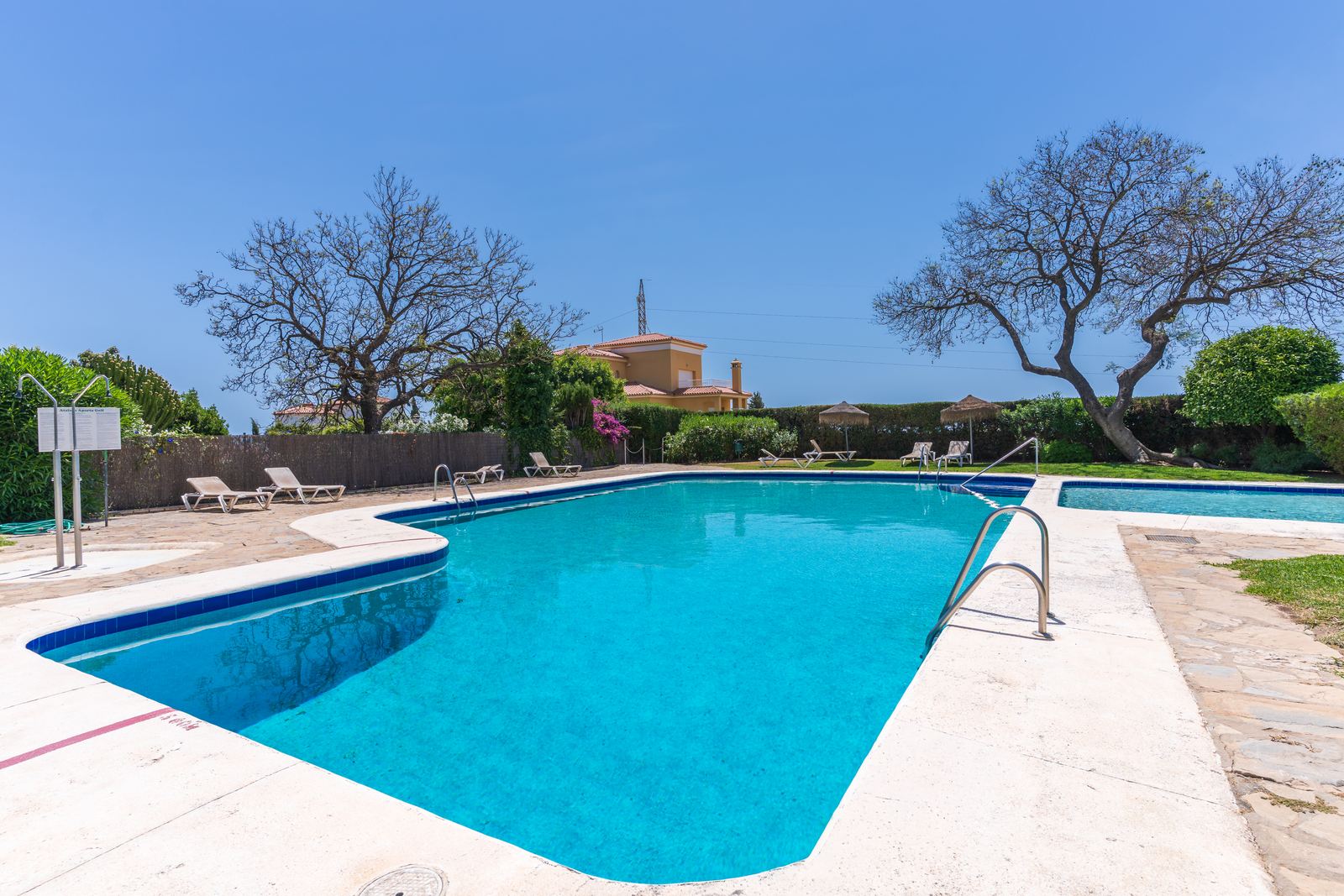 Basen i ogrody wspólnoty mieszkaniowej na Costa del Sol